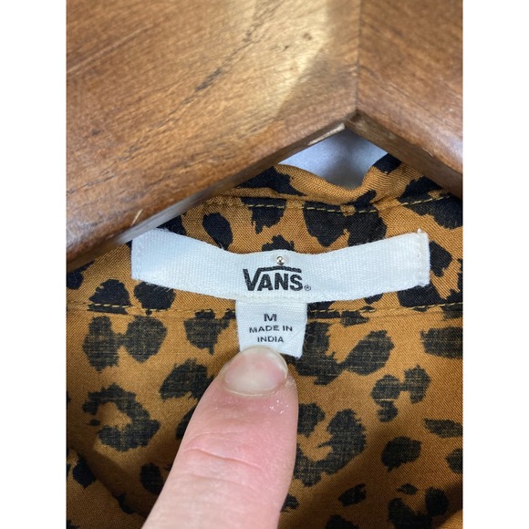 Vans Leopard Print Button Up Shirt Women's Size Medium Short Sleeve Collared Top - Picture 3 of 8